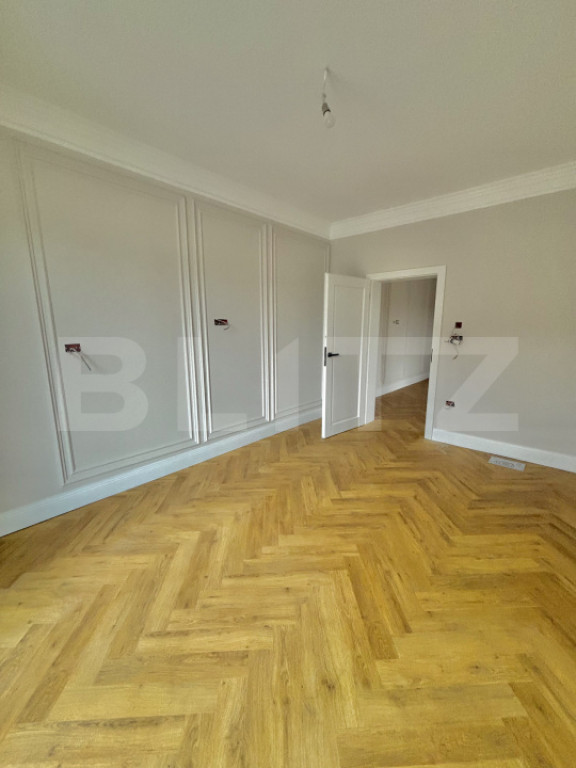 Apartament cu 3 camere Superb, Etaj 1, 70 mp utili, loc de p