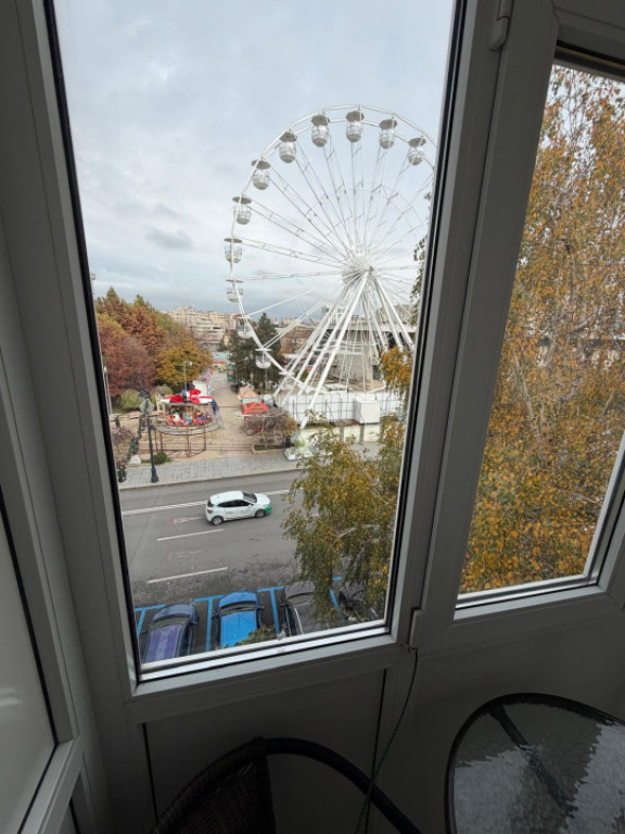 Apartament cu 2 camere decomandat, 50 mp,ultracentrala, zon