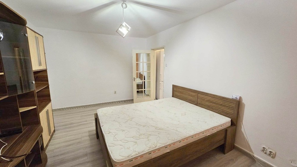 Apartament 1 camera D, Palatul de Justitie, Podul de Fier