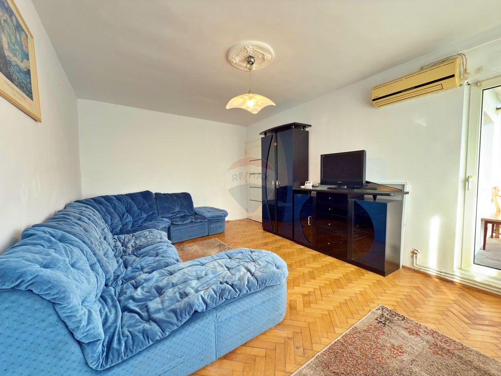 Apartament decomandat, situat la 100 m de Piața Catedral...