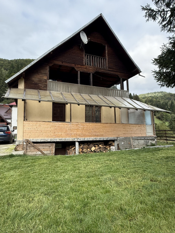 Închiriez casă Rucar Bran