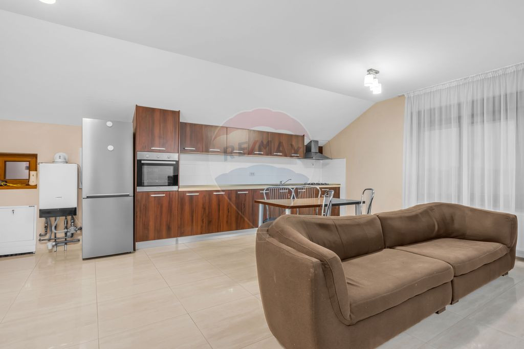 Apartament 3 camere de inchiriat pe strada Andrei Saguna,...