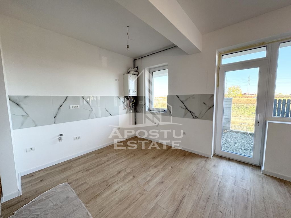 Apartamente cu 3 camere disponibile imediat, curte de 103...