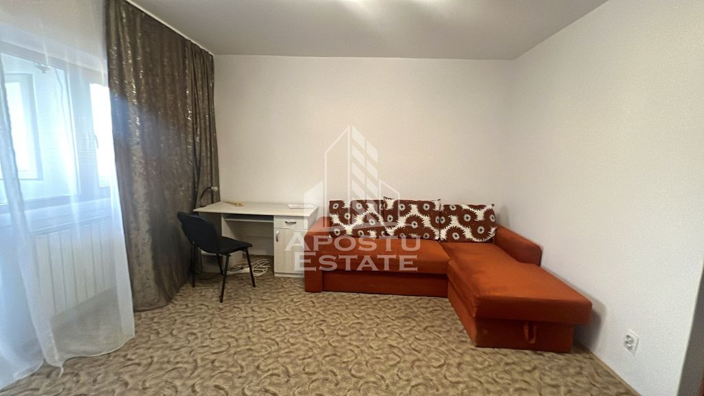 Apartament cu o cameră, decomandat, lift, zona Complex