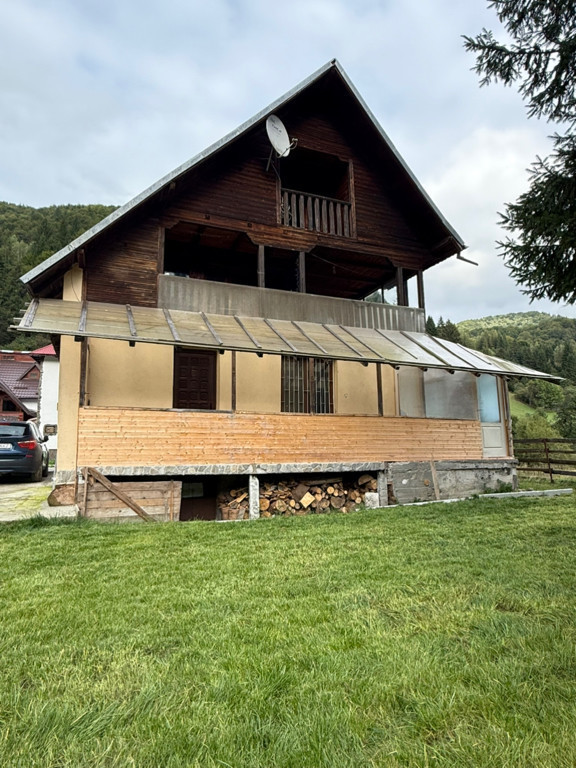 Închiriez casă Rucar Bran