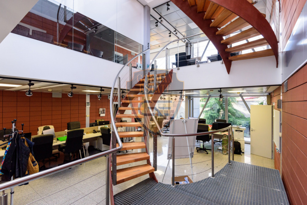 Spațiul comercial, Stadion, 225 mp utili cu curte si balcoa