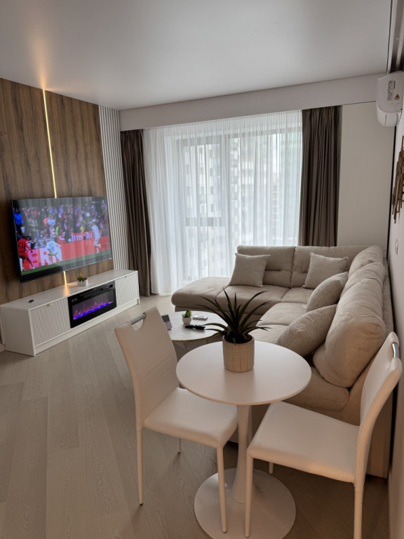 Inchiriere apartament lux 2 camere Cortina North Pipera