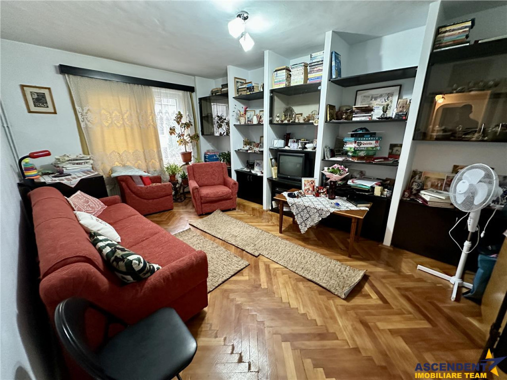 FILM Tur 3D! Apartament trei camere, areal apreciabil, Reghi