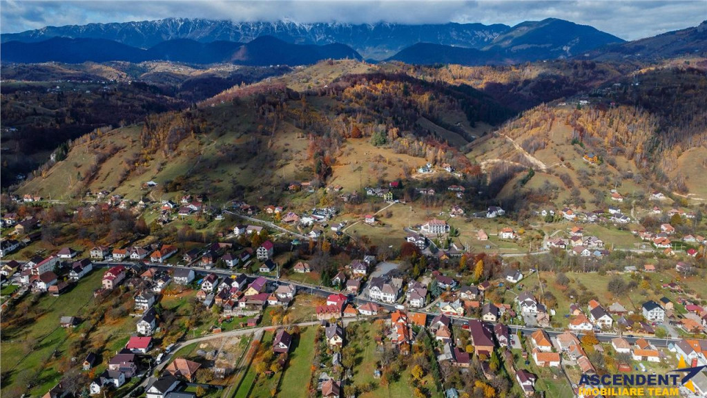 FILM! Constructie rustica tip Casa Verde, cu parau si panora