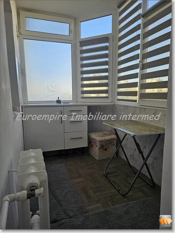 Apartament 2 camere decomandate zona Trocadero