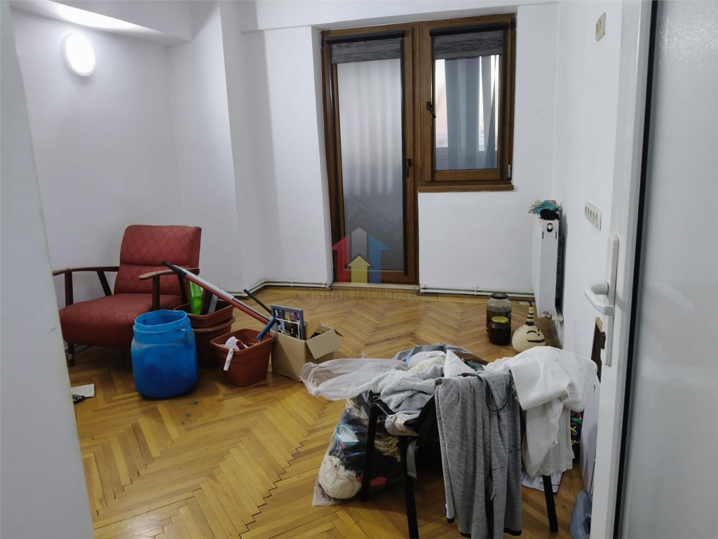 3 camere confort 1 decomandat, et intermediar, 80 mp, Viziru