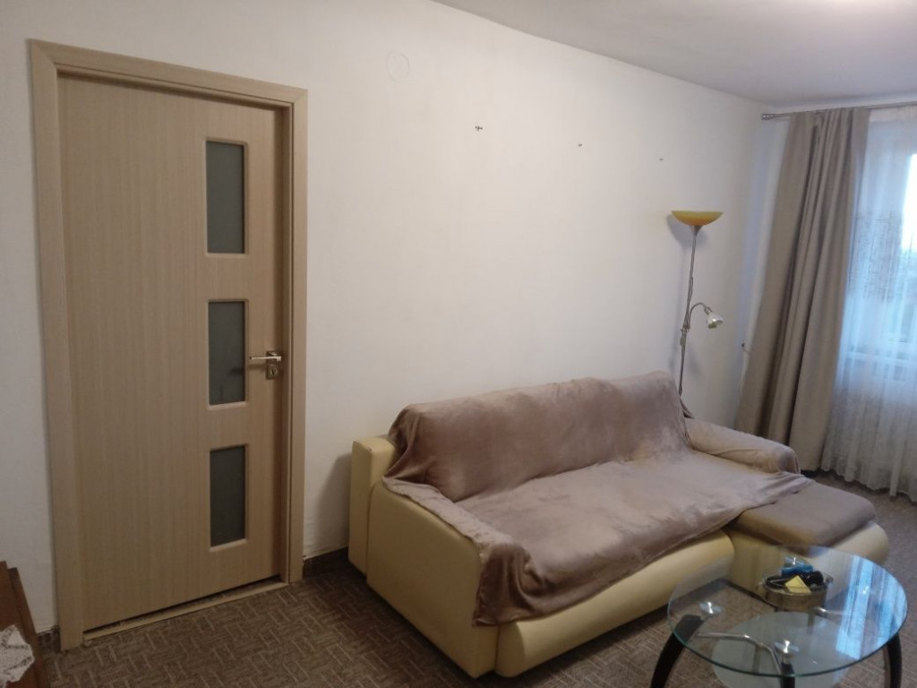 Apartament 3 camere mobilat,zona Grivitei,parcare,122500 Eu