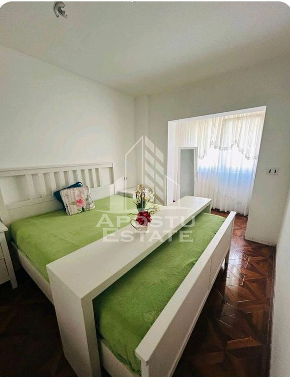 Apartament, 3 camere, centrala proprie, zona Lipovei