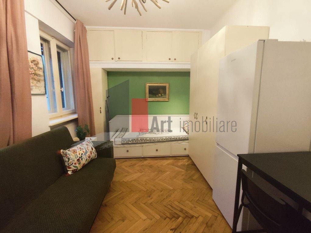Garsoniera de inchiriat in zona Magheru (ultracentral)