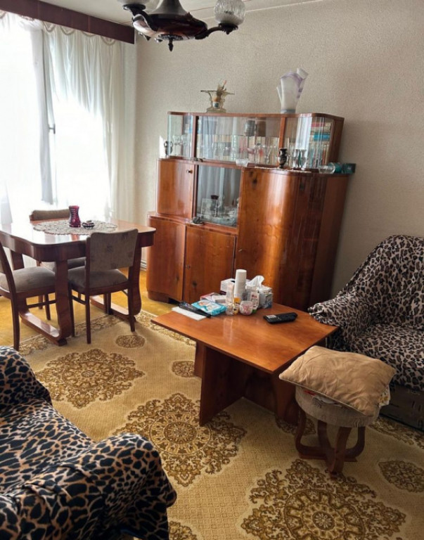 Apartament de 4 camere -Craiter( BOXA-CENTRALA )