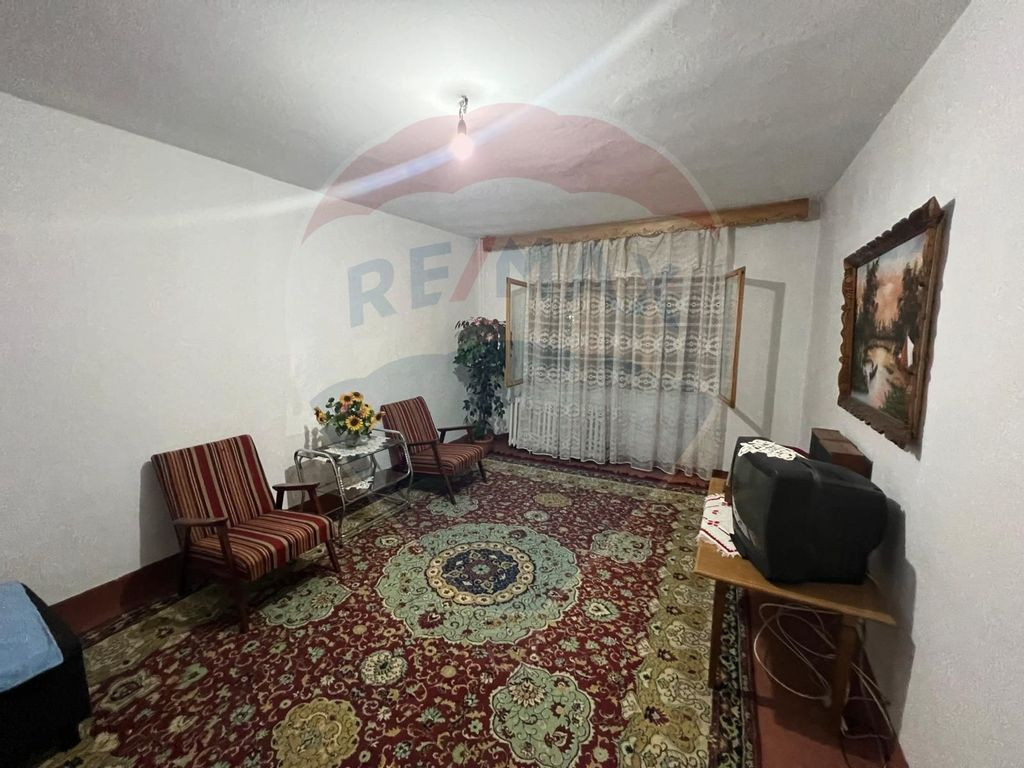 Apartament cu 4 camere de vânzare în zona Sud-Est