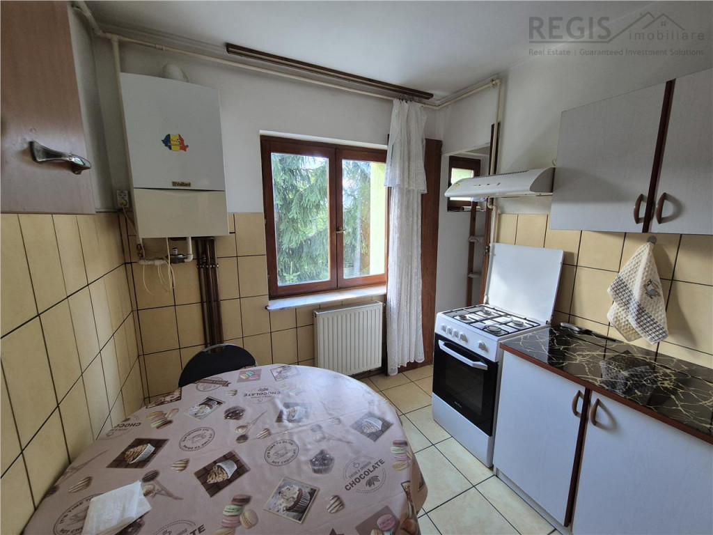 Apartament 3 camere decomandat, zona Spitalul Judetean