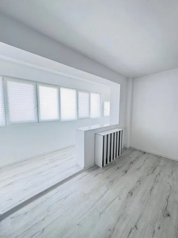 3 Camere Renovat Integral - Sector 3 - Metrou Titan