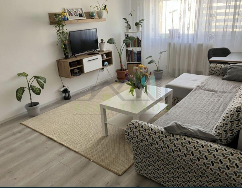 Apartament 3 camere decomandat, etaj intermediar Craiter