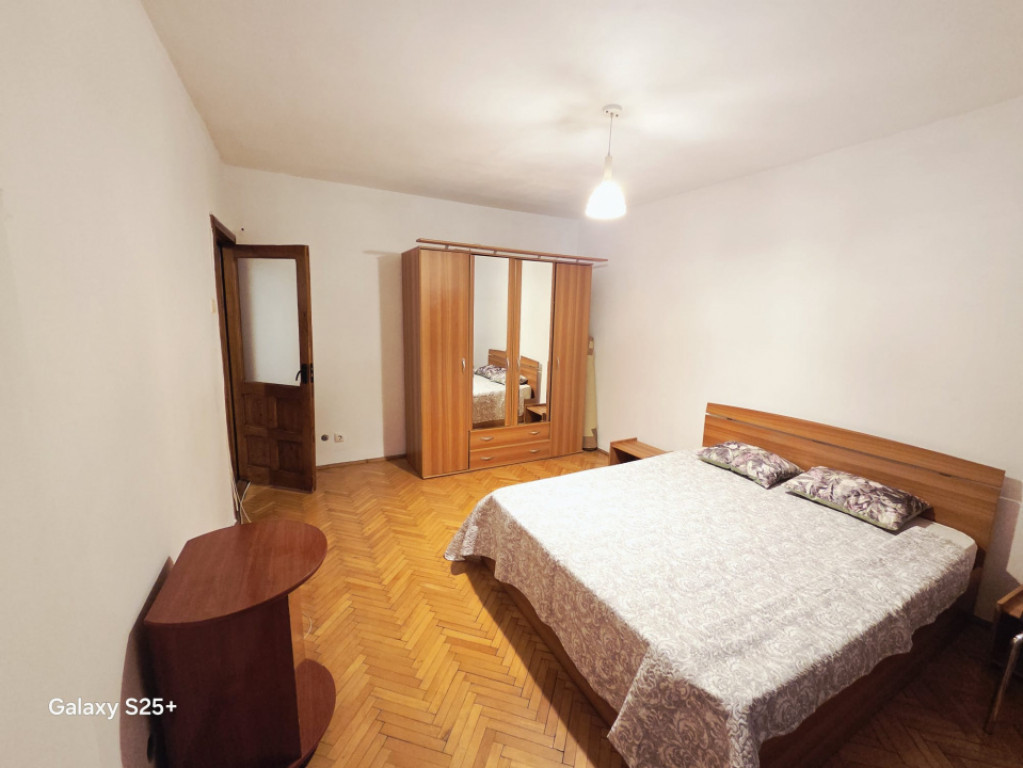 Ap 1 cam D, Gara, vis a vis Mc donalds