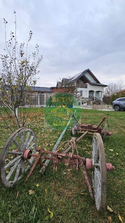 Vila de vanzare, eteren 1850 mp teren