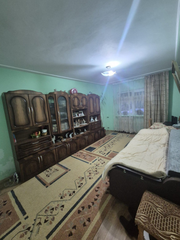 Ap 3 camere decomandate, zona centrala - statia Padurii