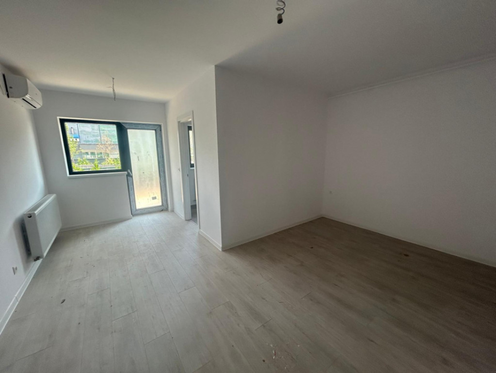 Garsoniera cu Gradina / Hils Republica /5 minute Metrou