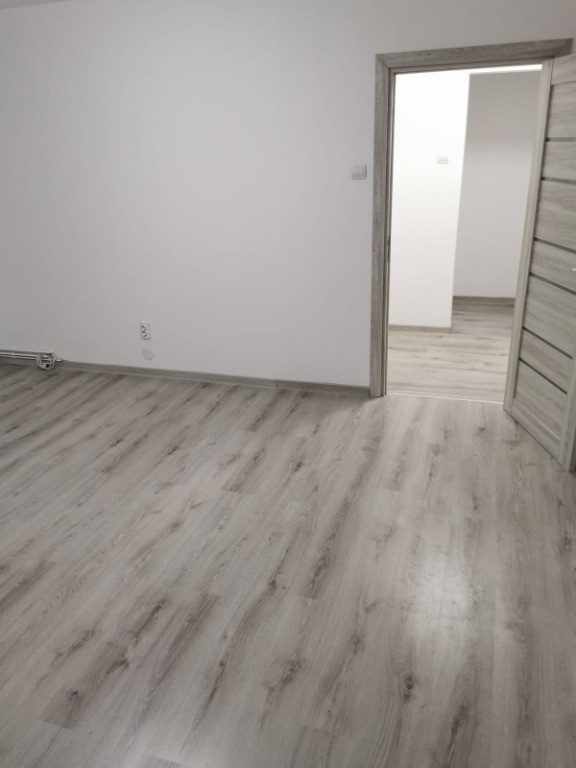 Apartament 3 camere, zona Grivitei, renovat recent. PROPRIETAR