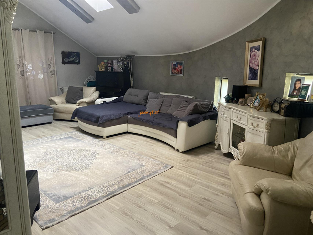 Casa de in Focsani , parter si mansarda ,suprafata utila de