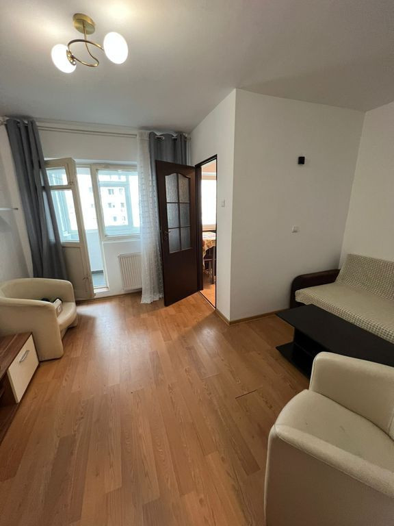 Garsonieră 30 mp Mega Mall bloc mixt an 1986