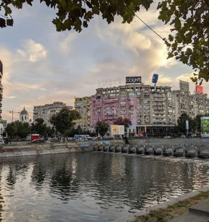 Vanzare apartament de 4 camere in zona bd Unirii-Casa Pop...