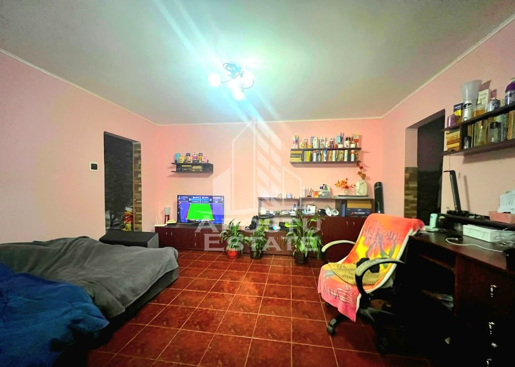 Apartament cu 2 camere,zona Confectii