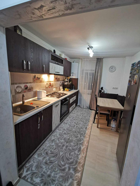 Apartament 3 camere de închiriat zona centrală