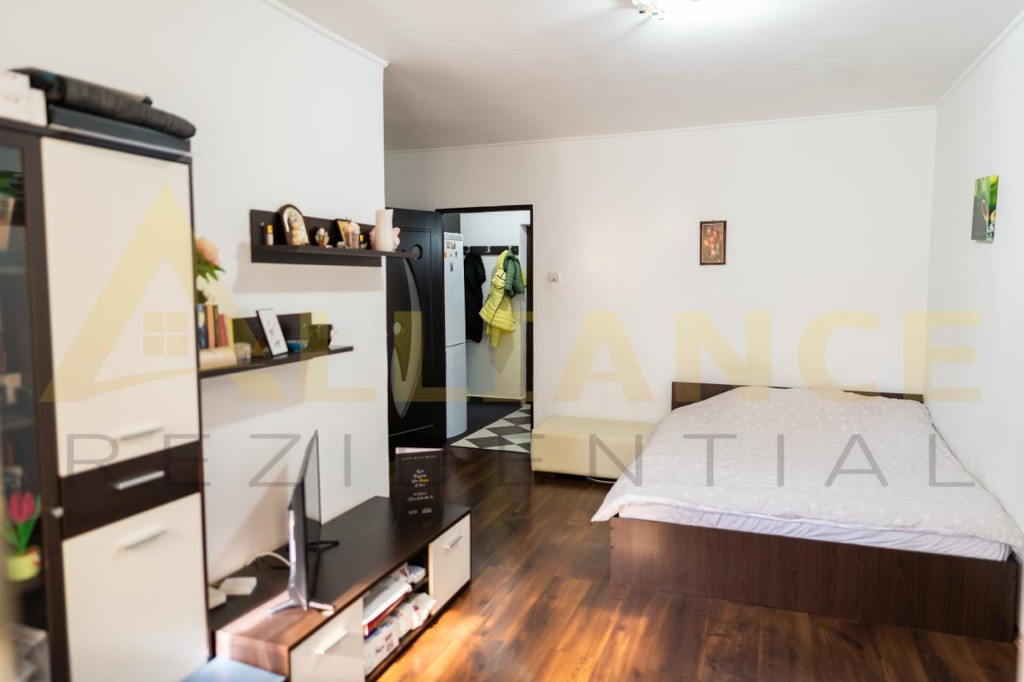 Garsoniera ~ 33 mp ~ { Strada Luica }