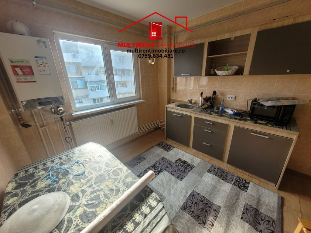 De inchiriat- Apartament 3 camere str.Victoriei -pentru firme!
