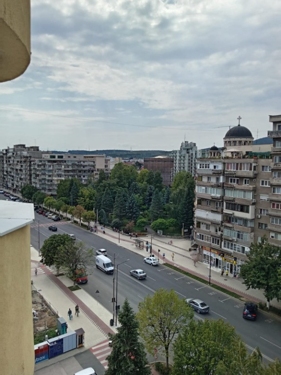 Apartament 3 camere , Bulevardul Decebal -piata