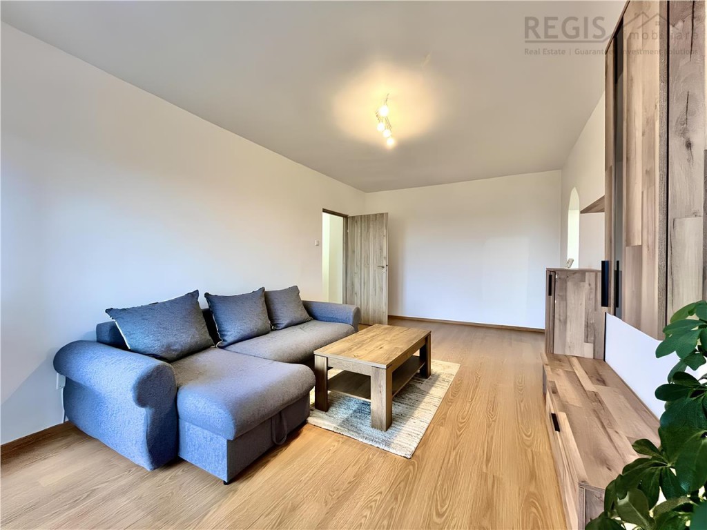 Apartament Renovat cu 2 Camere si Parcare zona Centrala