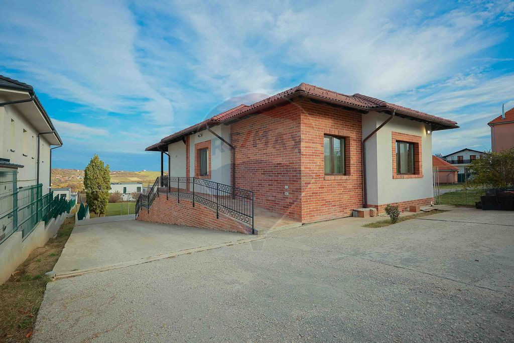 De vânzare casă cu 5 camere, în zona de dealuri, str. ...