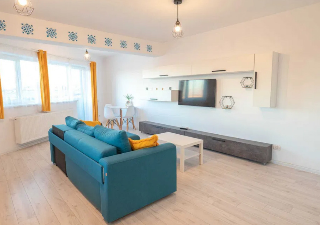 Apartament 2 camere, decomandat - zona Tractorul