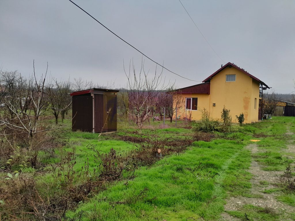 BARCANESTI - casa +curte+teren 16k mp