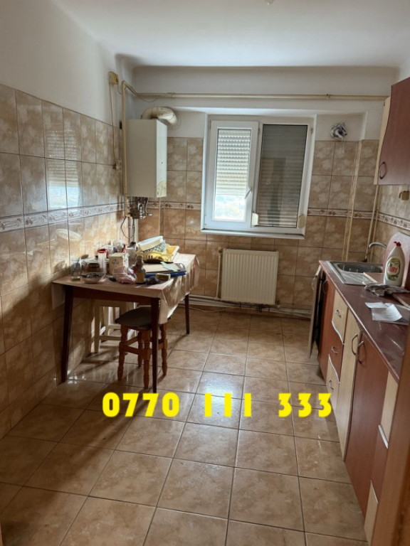 - Apartament 3 camere, confort 1 decomandat, Calarasilor Viz