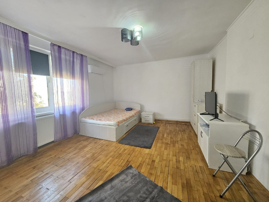 Garsoniera ultracentral, mobilata si utilata, 250 euro