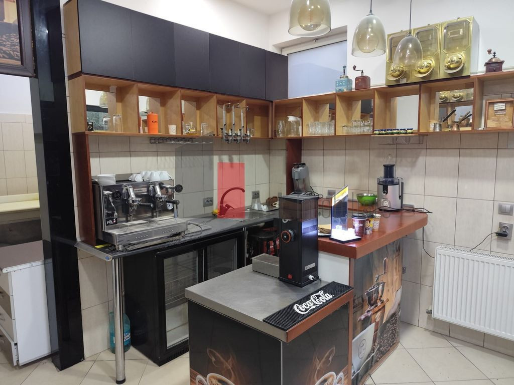 Spatiu comercial (cafenea) de inchiriat in zona Dacia