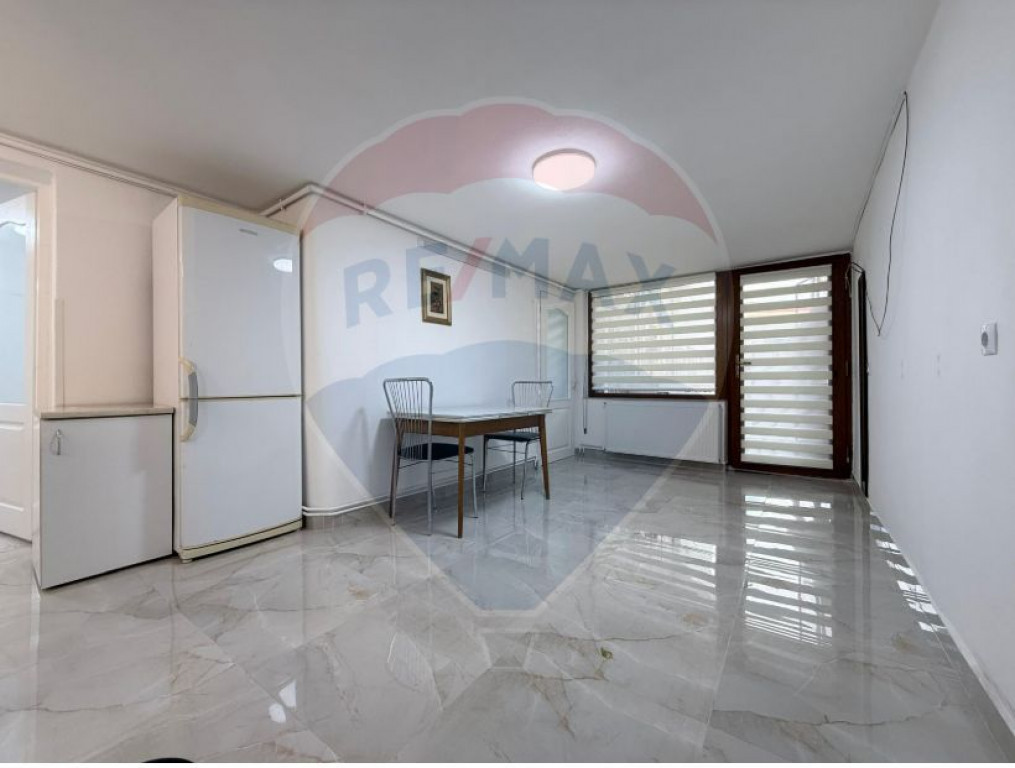 Apartament Spațios și Luminos în Zona Centrală-Inchir...