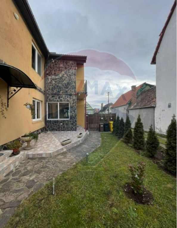 Apartament spațios-3 camere-la curte în Turnișor-Inchi...