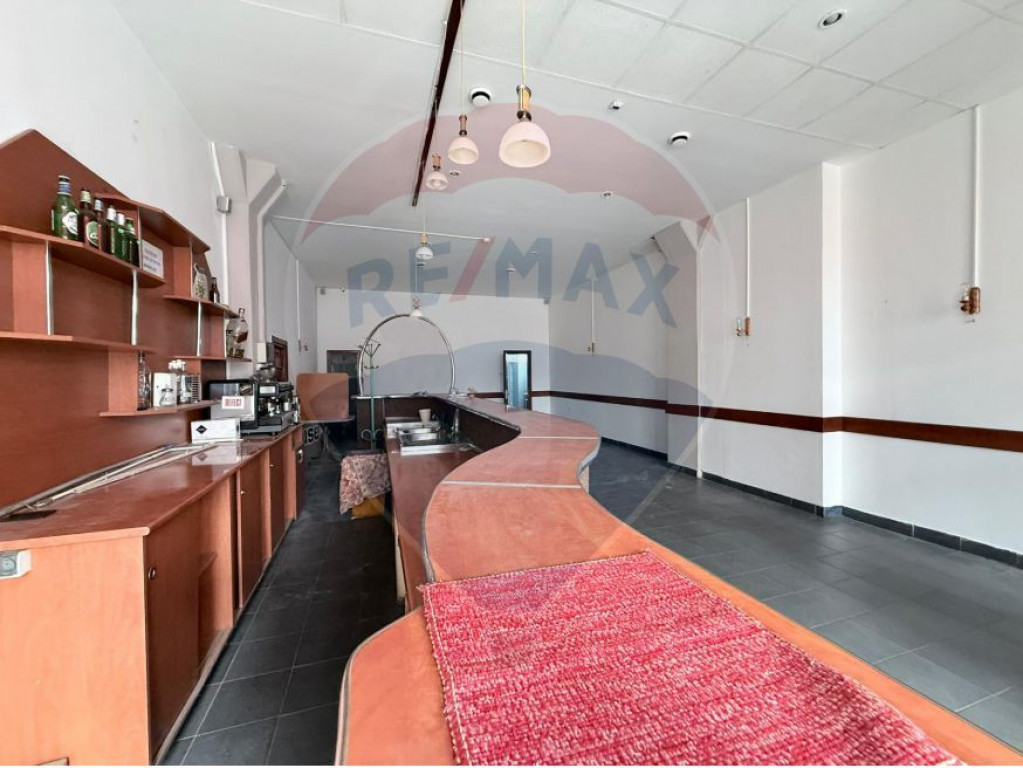 Spațiu comercial 100 mp de închiriat, parter, zona Pia?...