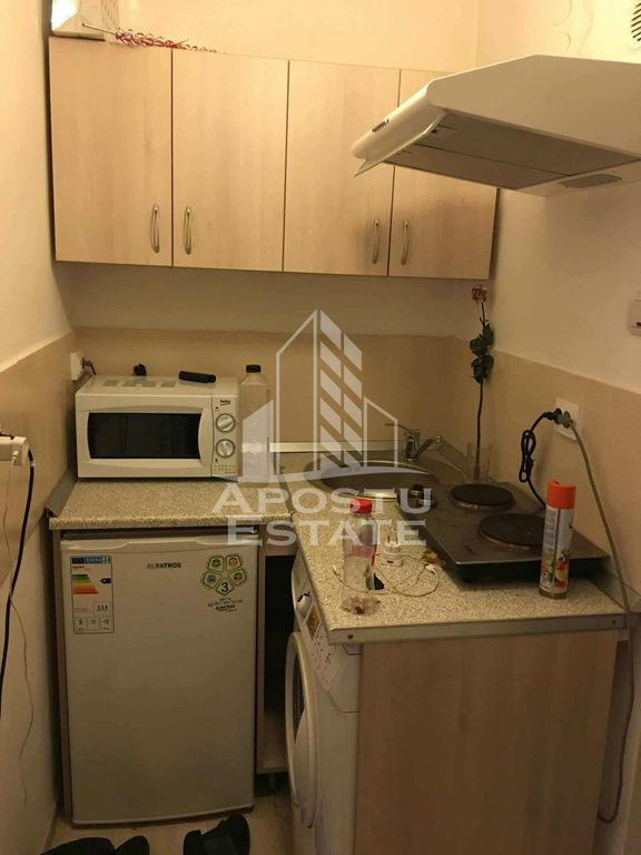 Garsoniera in zona Complexului Studentesc, etaj intermediar