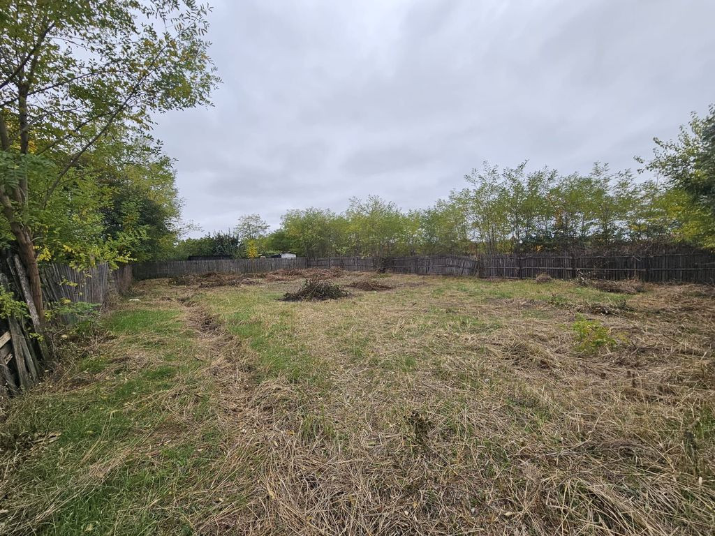 Teren intravilan Bradu, 600 mp