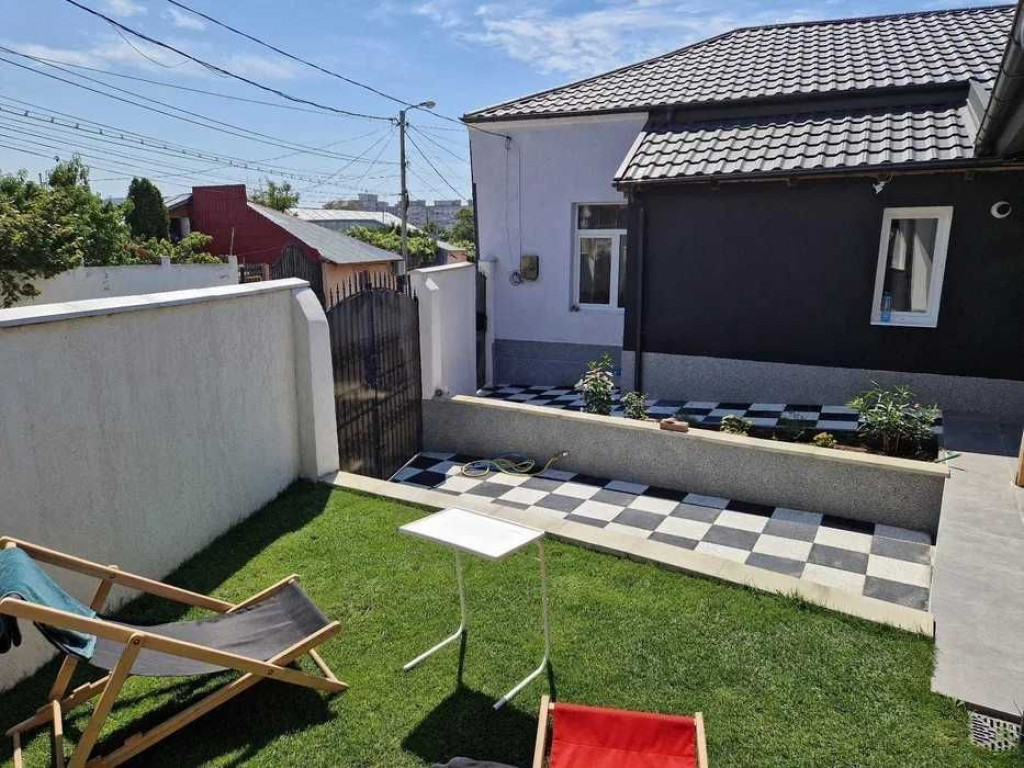 Casa complet renovata – ideala pentru locuinta, birouri...