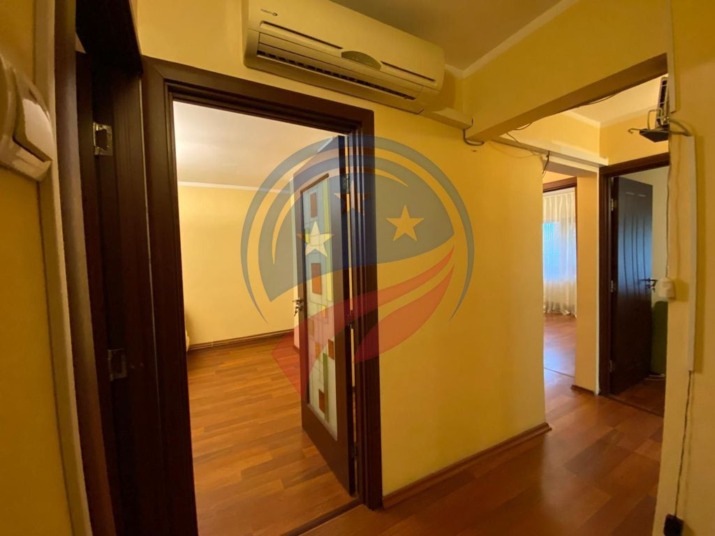 APARTAMENT 4 CAMERE SARARI DECOMANDAT